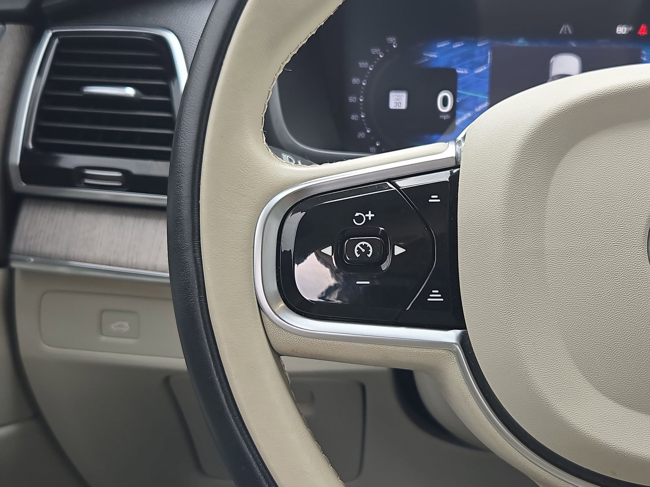 2023 Volvo XC90 Plus